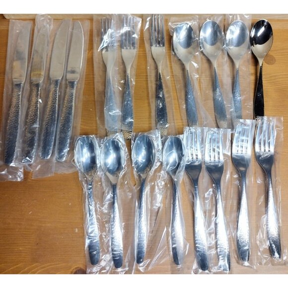 23 PIECE REED & BARTON 18/10 ANTIQUE MATTE HAMMERED STAINLESS STEEL FLATWARE - Picture 1 of 3